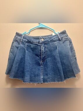 Love Tree Denim Premium Stretch Pleated Raw Hem Skort NWT Size Large Blue Mini
